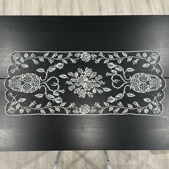 Lace Skull and Rose Table Runner - Picture 4 of 4